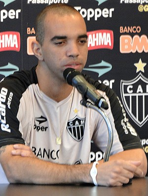 Diego Tardelli fica fora do jogo contra o Ceará nesta quarta feira, depois de sentir dores na coxa no jogo contra o Gremio.